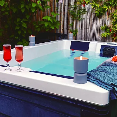 Bulle De Bien-etre Au Rendez-vous Privatif Et Petit Dejeuner Inclus Bed & Breakfast